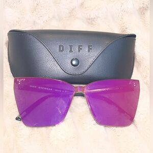 DIFF Goldie XS Sunglasses with Case